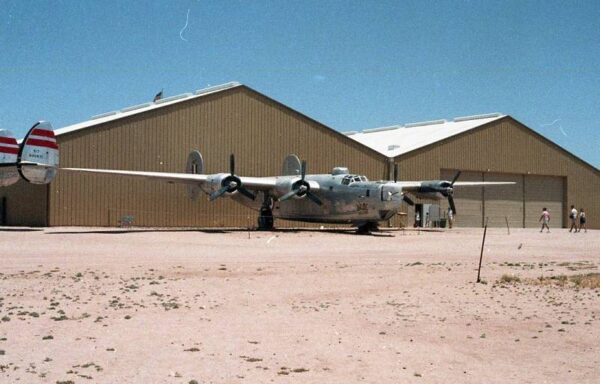 Consolidated B-24J – 44175 - Heritage Wings RC